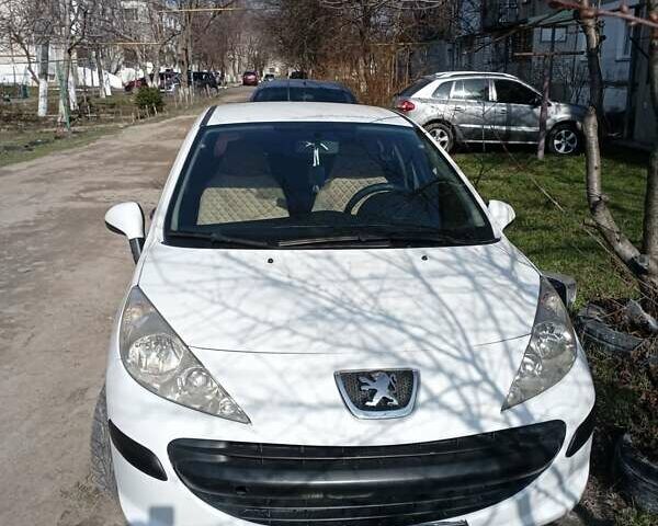 Білий Пежо 207, об'ємом двигуна 1.4 л та пробігом 197 тис. км за 3999 $, фото 5 на Automoto.ua