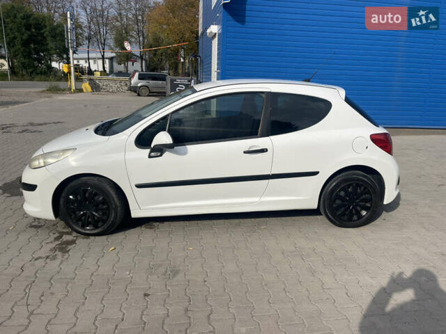 Белый Пежо 207, объемом двигателя 1.4 л и пробегом 246 тыс. км за 4300 $, фото 3 на Automoto.ua
