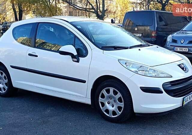 Белый Пежо 207, объемом двигателя 1.4 л и пробегом 205 тыс. км за 3500 $, фото 7 на Automoto.ua