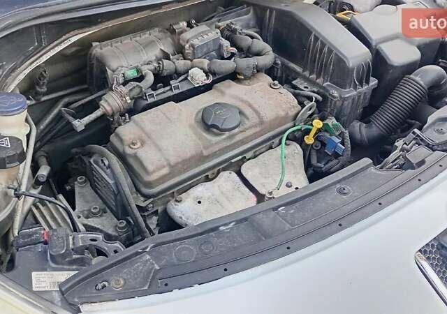 Белый Пежо 207, объемом двигателя 1.4 л и пробегом 205 тыс. км за 3500 $, фото 11 на Automoto.ua