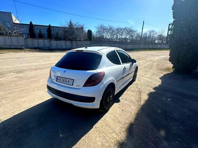 Белый Пежо 207, объемом двигателя 1.4 л и пробегом 0 тыс. км за 4100 $, фото 2 на Automoto.ua