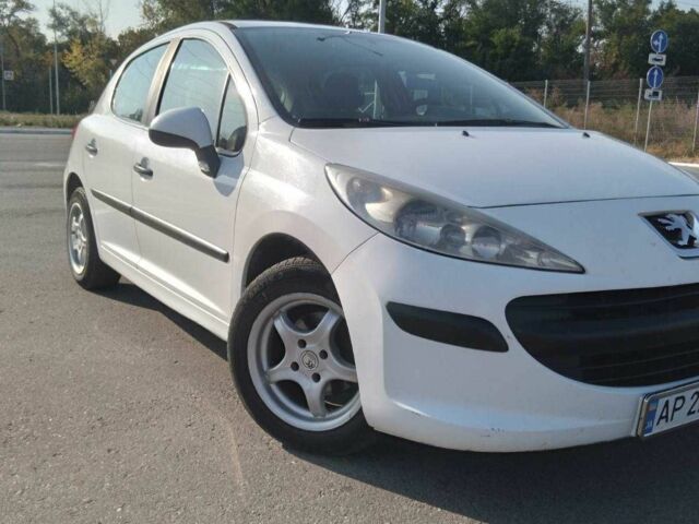 Белый Пежо 207, объемом двигателя 1.4 л и пробегом 160 тыс. км за 4500 $, фото 6 на Automoto.ua