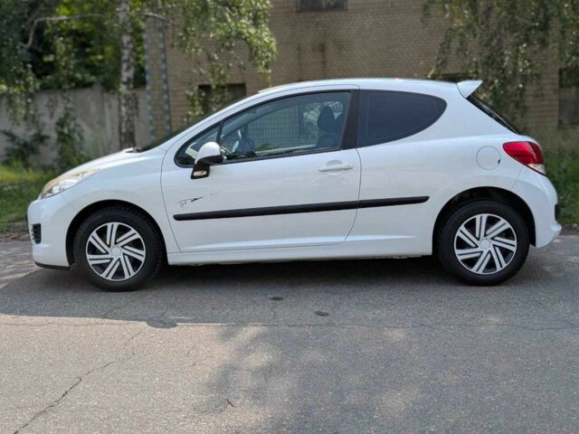 Пежо 207 2009 в Киеве на Automoto.ua Белый Пежо 207, объемом двигателя 1.4 л и пробегом 163 тыс. км за 4200 $, фото 5 на Automoto.ua