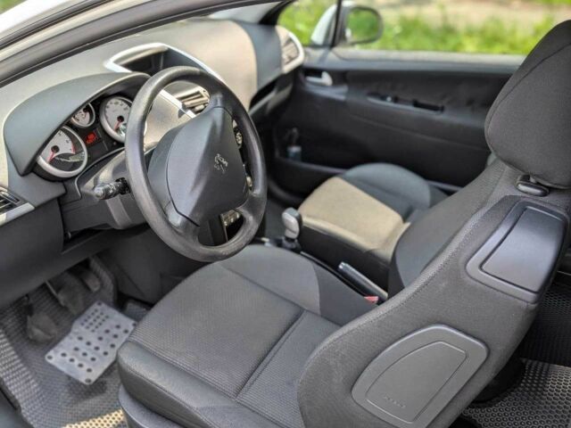 Пежо 207 2009 в Киеве на Automoto.ua Белый Пежо 207, объемом двигателя 1.4 л и пробегом 163 тыс. км за 4200 $, фото 8 на Automoto.ua