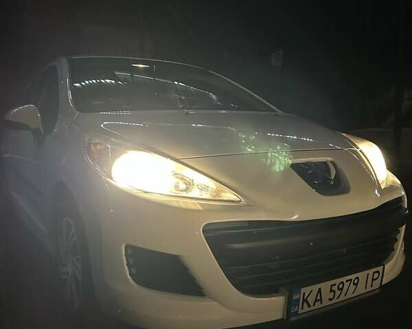 Белый Пежо 207, объемом двигателя 1.36 л и пробегом 164 тыс. км за 4700 $, фото 8 на Automoto.ua