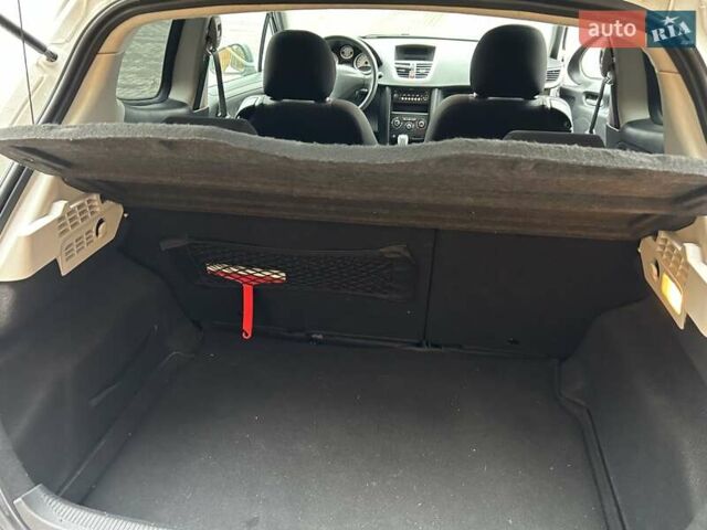 Белый Пежо 207, объемом двигателя 1.36 л и пробегом 164 тыс. км за 4700 $, фото 14 на Automoto.ua