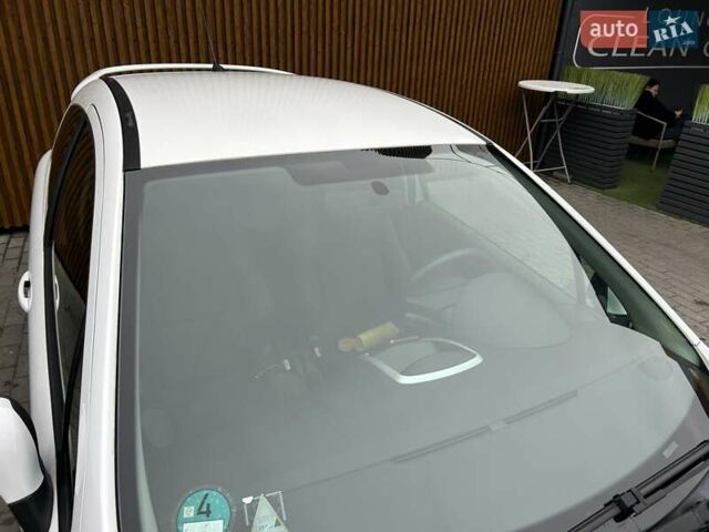 Белый Пежо 207, объемом двигателя 1.36 л и пробегом 164 тыс. км за 4700 $, фото 11 на Automoto.ua