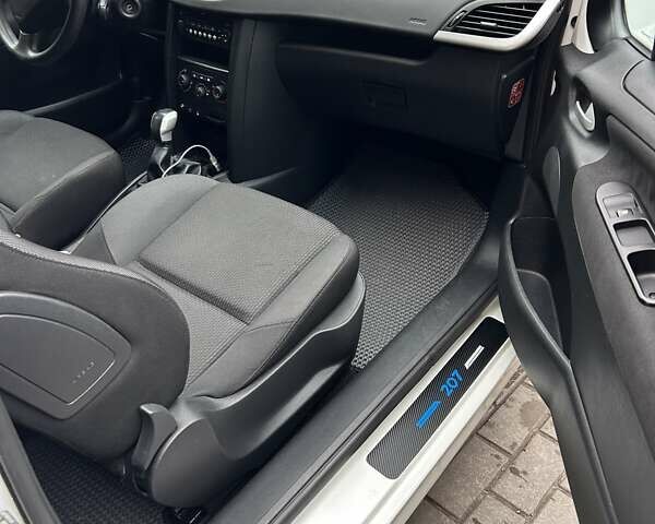 Белый Пежо 207, объемом двигателя 1.36 л и пробегом 164 тыс. км за 4700 $, фото 16 на Automoto.ua