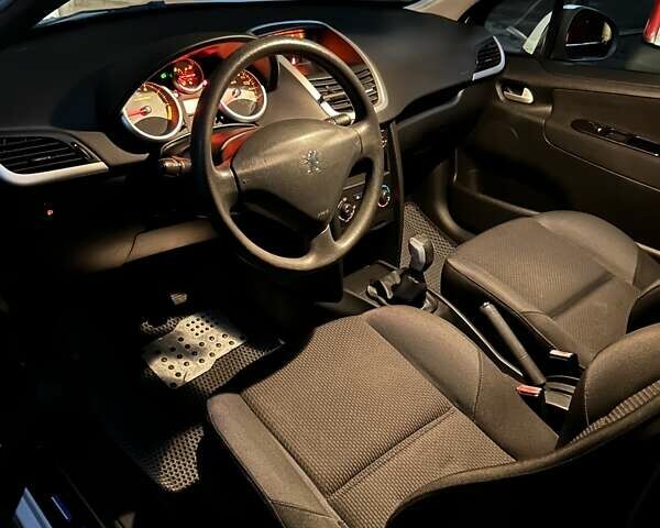 Белый Пежо 207, объемом двигателя 1.36 л и пробегом 164 тыс. км за 4700 $, фото 24 на Automoto.ua