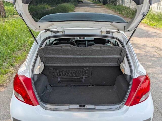 Пежо 207 2009 в Киеве на Automoto.ua Белый Пежо 207, объемом двигателя 1.4 л и пробегом 163 тыс. км за 4200 $, фото 11 на Automoto.ua