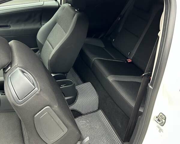 Белый Пежо 207, объемом двигателя 1.36 л и пробегом 164 тыс. км за 4700 $, фото 23 на Automoto.ua