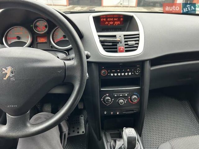 Белый Пежо 207, объемом двигателя 1.36 л и пробегом 164 тыс. км за 4700 $, фото 19 на Automoto.ua