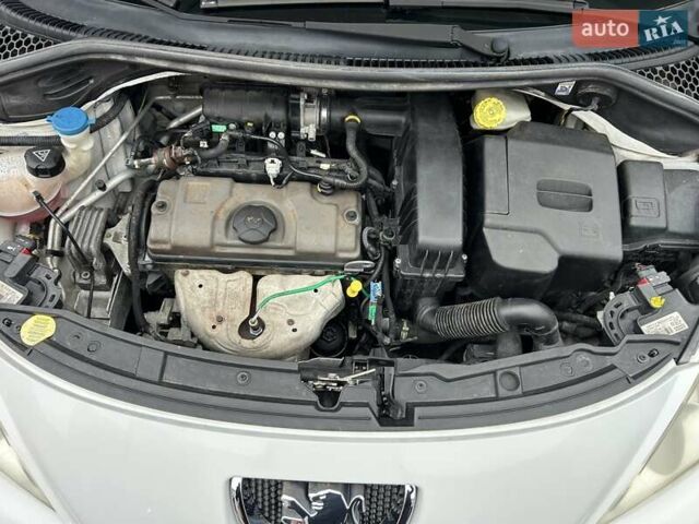 Белый Пежо 207, объемом двигателя 1.36 л и пробегом 164 тыс. км за 4700 $, фото 22 на Automoto.ua