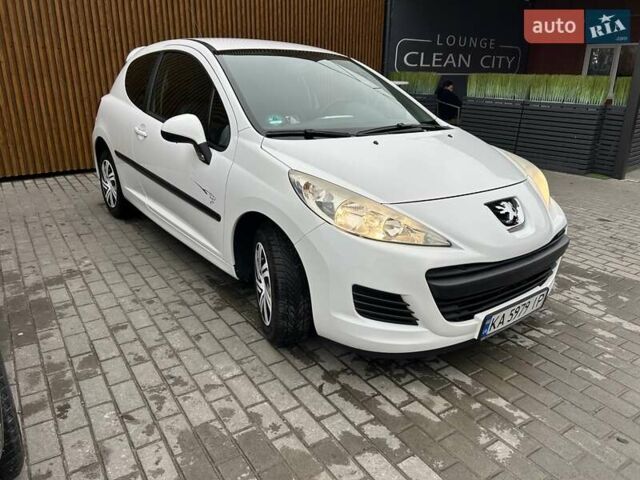 Белый Пежо 207, объемом двигателя 1.36 л и пробегом 164 тыс. км за 4700 $, фото 1 на Automoto.ua
