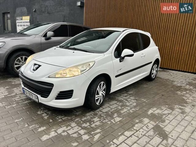 Белый Пежо 207, объемом двигателя 1.36 л и пробегом 164 тыс. км за 4700 $, фото 2 на Automoto.ua