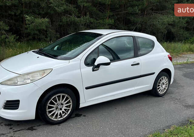 Білий Пежо 207, об'ємом двигуна 1.36 л та пробігом 237 тис. км за 4300 $, фото 2 на Automoto.ua