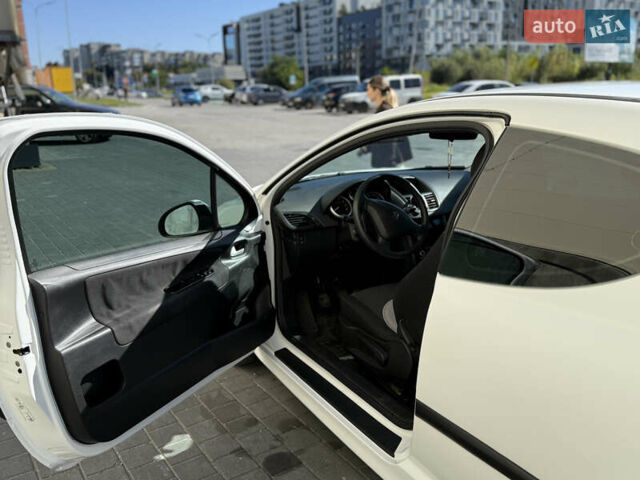 Белый Пежо 207, объемом двигателя 1.4 л и пробегом 209 тыс. км за 3500 $, фото 7 на Automoto.ua