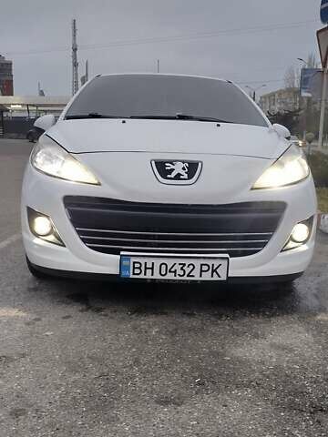 Белый Пежо 207, объемом двигателя 1.36 л и пробегом 179 тыс. км за 4700 $, фото 2 на Automoto.ua