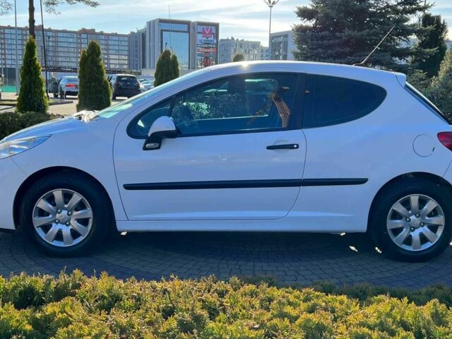 Белый Пежо 207, объемом двигателя 1.4 л и пробегом 209 тыс. км за 3900 $, фото 3 на Automoto.ua