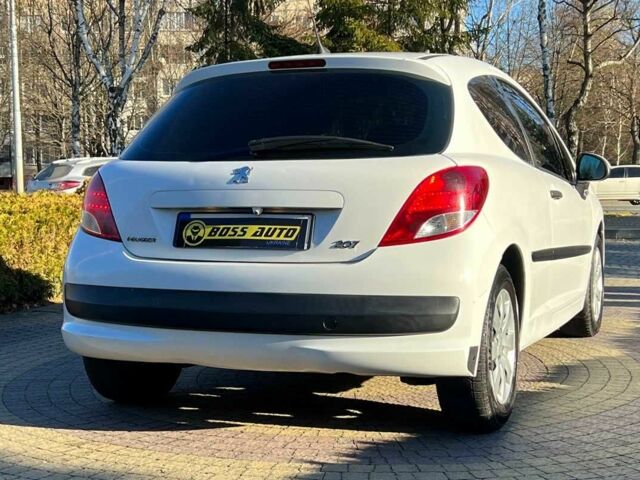 Белый Пежо 207, объемом двигателя 1.4 л и пробегом 209 тыс. км за 3900 $, фото 6 на Automoto.ua