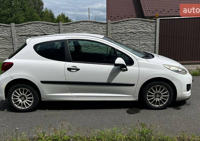 Білий Пежо 207, об'ємом двигуна 1.36 л та пробігом 237 тис. км за 4300 $, фото 5 на Automoto.ua