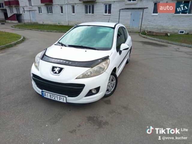 Белый Пежо 207, объемом двигателя 1.36 л и пробегом 269 тыс. км за 3500 $, фото 2 на Automoto.ua