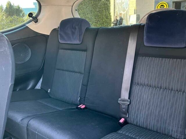 Белый Пежо 207, объемом двигателя 1.4 л и пробегом 209 тыс. км за 3900 $, фото 17 на Automoto.ua