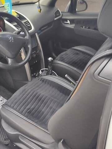 Белый Пежо 207, объемом двигателя 1.36 л и пробегом 179 тыс. км за 4700 $, фото 26 на Automoto.ua