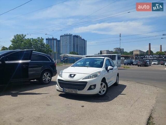 Белый Пежо 207, объемом двигателя 1.4 л и пробегом 195 тыс. км за 4500 $, фото 6 на Automoto.ua