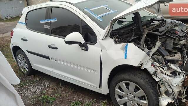 Білий Пежо 207, об'ємом двигуна 1.36 л та пробігом 214 тис. км за 1000 $, фото 6 на Automoto.ua