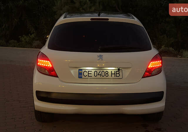 Белый Пежо 207, объемом двигателя 1.36 л и пробегом 206 тыс. км за 5500 $, фото 8 на Automoto.ua