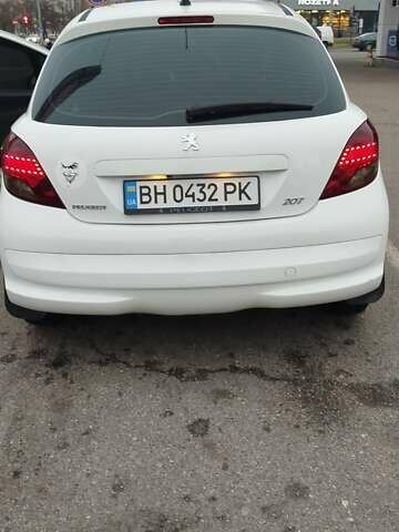 Белый Пежо 207, объемом двигателя 1.36 л и пробегом 179 тыс. км за 4700 $, фото 21 на Automoto.ua