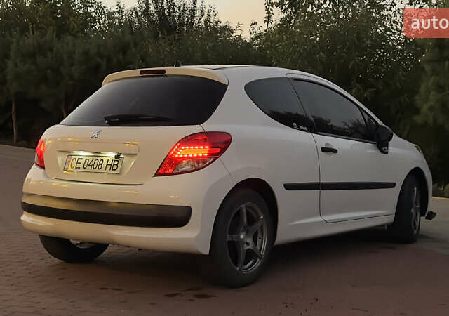 Белый Пежо 207, объемом двигателя 1.36 л и пробегом 206 тыс. км за 5500 $, фото 9 на Automoto.ua