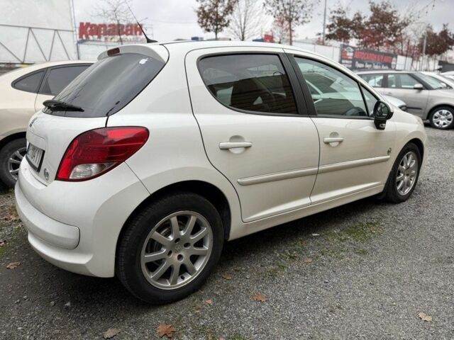 Белый Пежо 207, объемом двигателя 1.6 л и пробегом 180 тыс. км за 5200 $, фото 2 на Automoto.ua