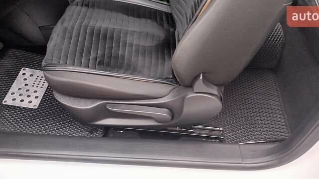 Белый Пежо 207, объемом двигателя 1.36 л и пробегом 179 тыс. км за 4700 $, фото 12 на Automoto.ua