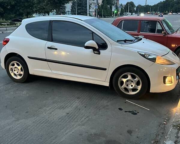 Пежо 207 2010 в Лубнах на Automoto.ua Белый Пежо 207, объемом двигателя 1.36 л и пробегом 190 тыс. км за 4199 $, фото 9 на Automoto.ua