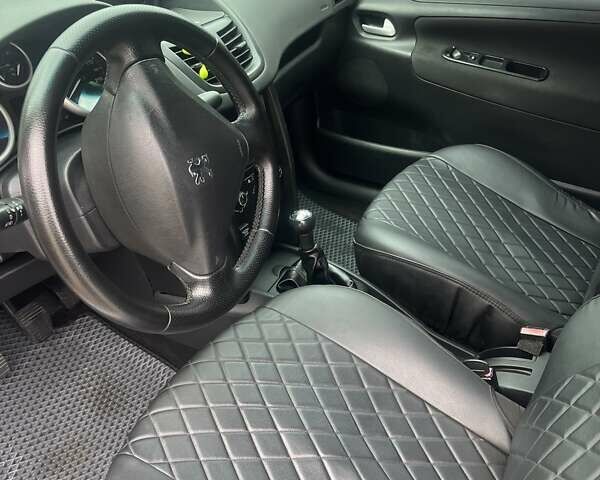 Пежо 207 2010 в Лубнах на Automoto.ua Белый Пежо 207, объемом двигателя 1.36 л и пробегом 190 тыс. км за 4199 $, фото 12 на Automoto.ua