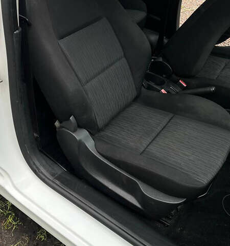 Білий Пежо 207, об'ємом двигуна 1.36 л та пробігом 237 тис. км за 4300 $, фото 17 на Automoto.ua