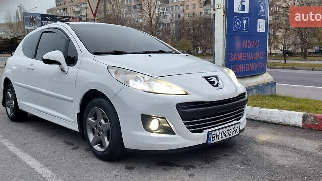 Белый Пежо 207, объемом двигателя 1.36 л и пробегом 179 тыс. км за 4700 $, фото 3 на Automoto.ua