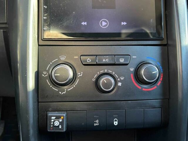 Белый Пежо 207, объемом двигателя 1.4 л и пробегом 209 тыс. км за 3900 $, фото 11 на Automoto.ua