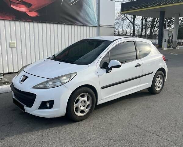 Пежо 207 2010 в Лубнах на Automoto.ua Белый Пежо 207, объемом двигателя 1.36 л и пробегом 190 тыс. км за 4199 $, фото 28 на Automoto.ua