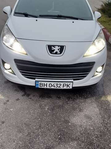 Белый Пежо 207, объемом двигателя 1.36 л и пробегом 179 тыс. км за 4700 $, фото 5 на Automoto.ua