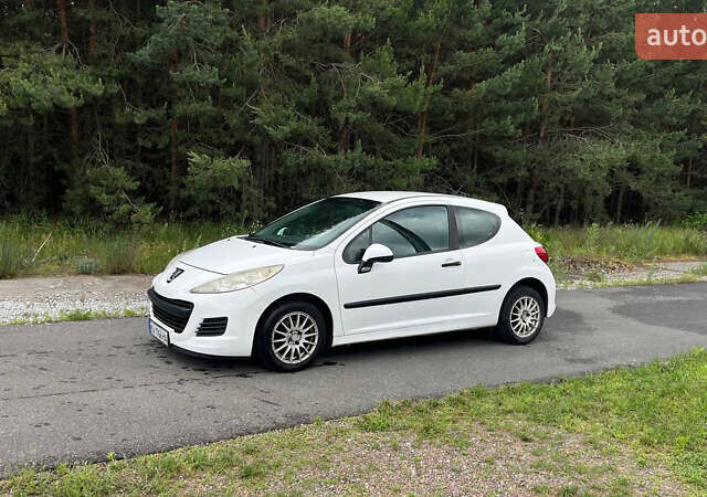 Білий Пежо 207, об'ємом двигуна 1.36 л та пробігом 237 тис. км за 4300 $, фото 1 на Automoto.ua
