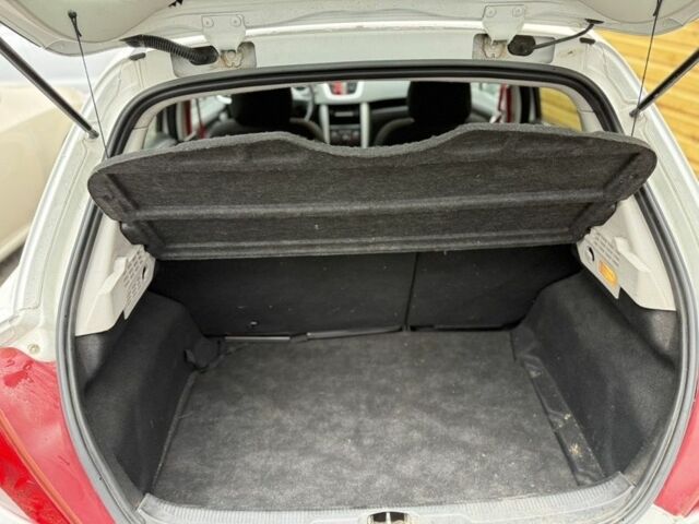 Белый Пежо 207, объемом двигателя 1.6 л и пробегом 180 тыс. км за 5200 $, фото 6 на Automoto.ua