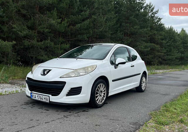 Білий Пежо 207, об'ємом двигуна 1.36 л та пробігом 237 тис. км за 4300 $, фото 4 на Automoto.ua