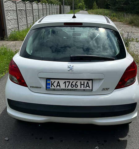 Білий Пежо 207, об'ємом двигуна 1.36 л та пробігом 237 тис. км за 4300 $, фото 7 на Automoto.ua