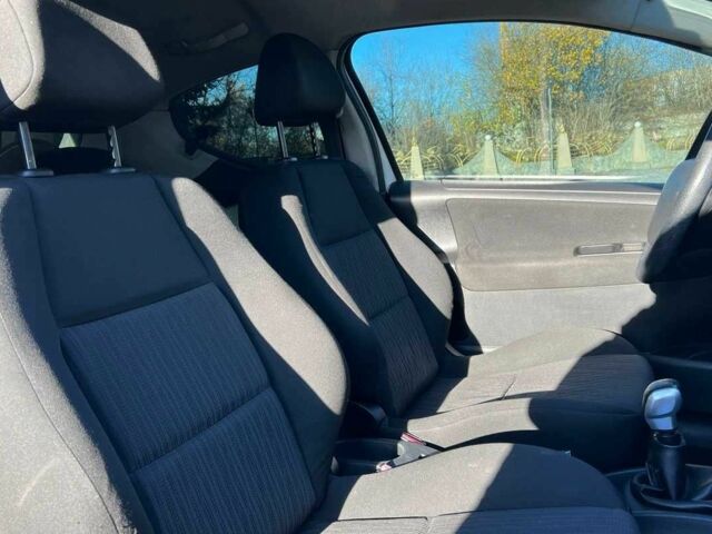 Белый Пежо 207, объемом двигателя 1.4 л и пробегом 209 тыс. км за 3900 $, фото 16 на Automoto.ua