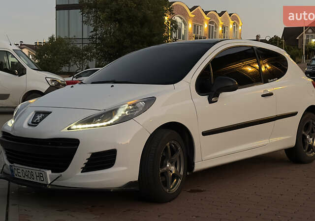 Белый Пежо 207, объемом двигателя 1.36 л и пробегом 206 тыс. км за 5500 $, фото 3 на Automoto.ua
