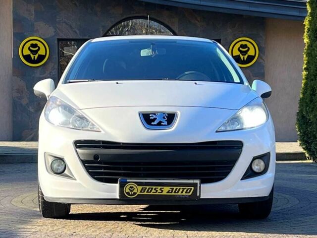 Белый Пежо 207, объемом двигателя 1.4 л и пробегом 209 тыс. км за 3900 $, фото 1 на Automoto.ua