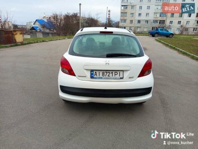 Белый Пежо 207, объемом двигателя 1.36 л и пробегом 269 тыс. км за 3500 $, фото 6 на Automoto.ua